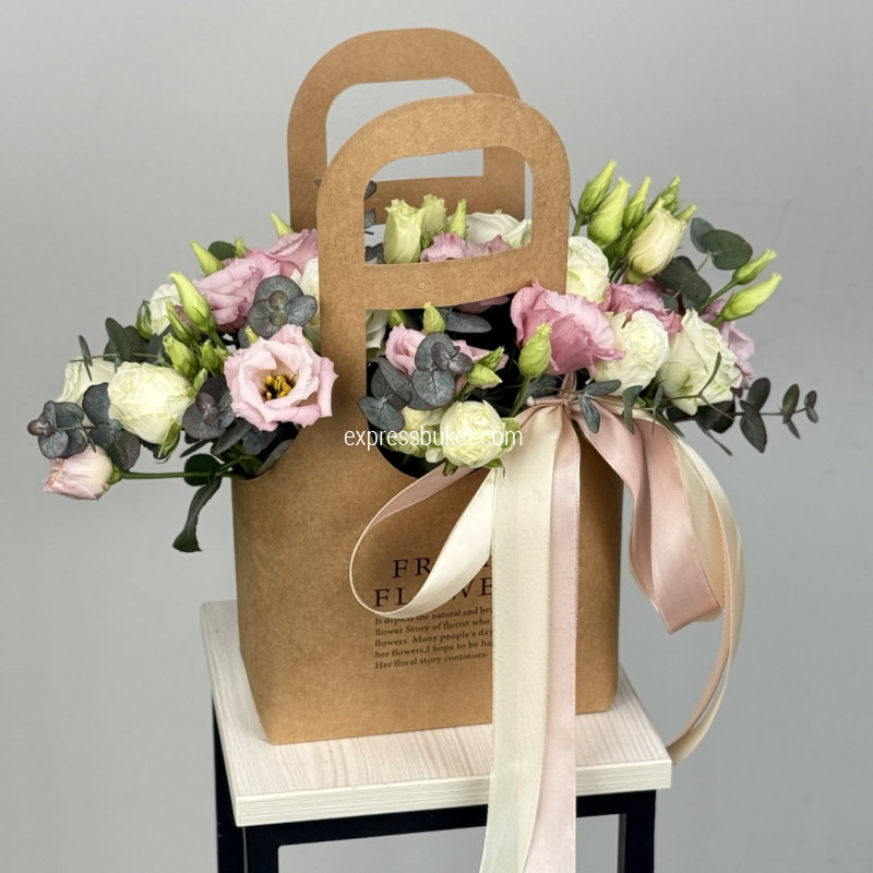 Сумочка с эустомой